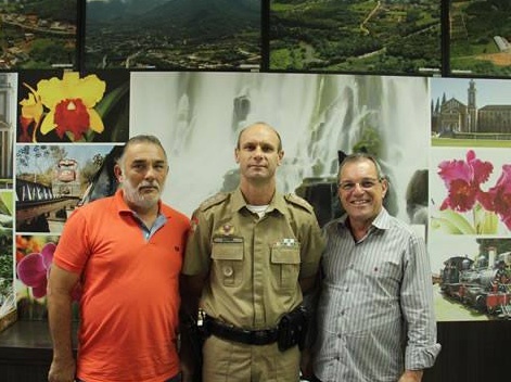 You are currently viewing Prefeitos de Schroeder e Corupá recebem comandante do 14º BPM