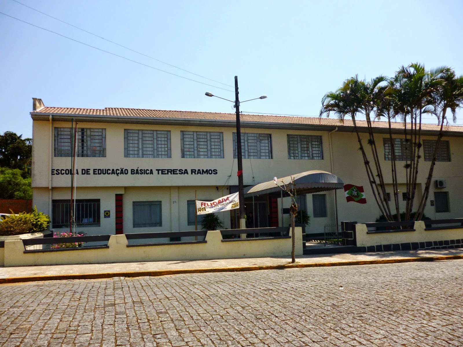 You are currently viewing Escola Teresa Ramos comemora 75 anos com exposição e fotos e homenagem às mães