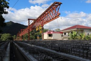 Read more about the article Ponte do Rau: iniciada a colocação de longarinas