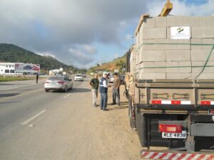 Read more about the article Fiscalizações de mercadorias em trânsito foram realizadas  Entre Guaramirim e Massaranduba