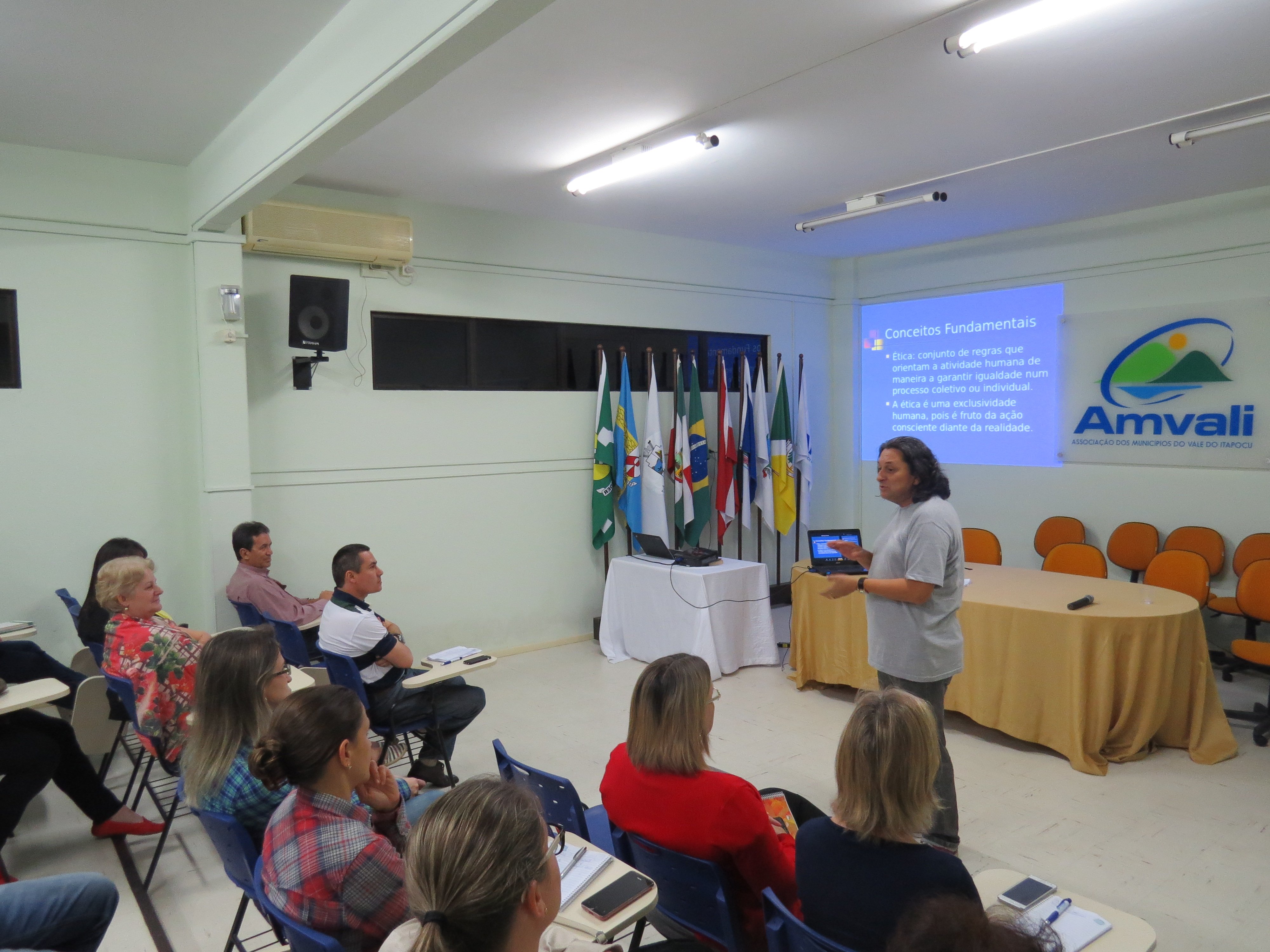 Read more about the article Alunos da Escola de Governo e cidadania debateram sobre a ética na Administração Pública