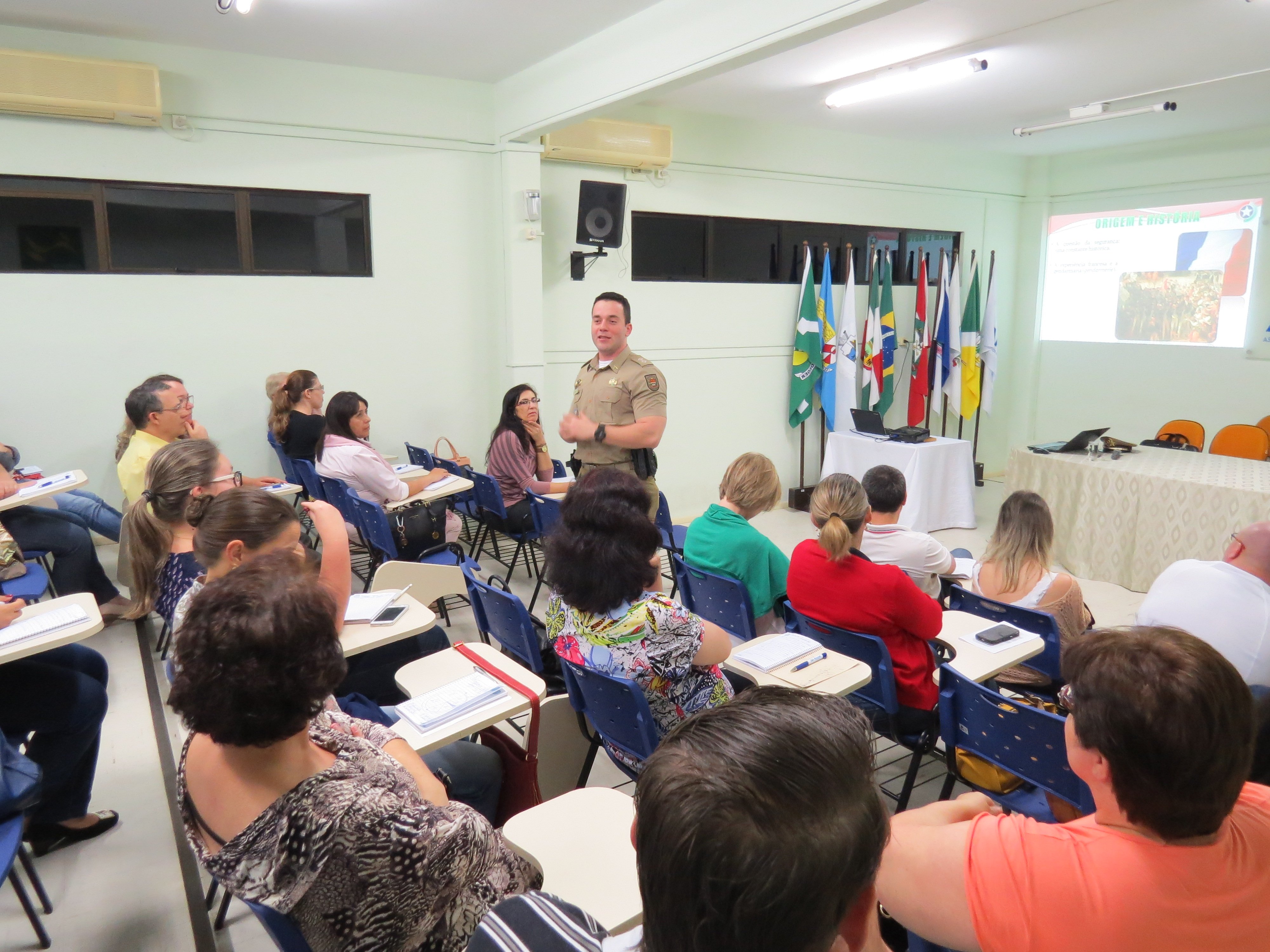 Read more about the article Segurança Pública foi tema da Escola de Governo e Cidadania