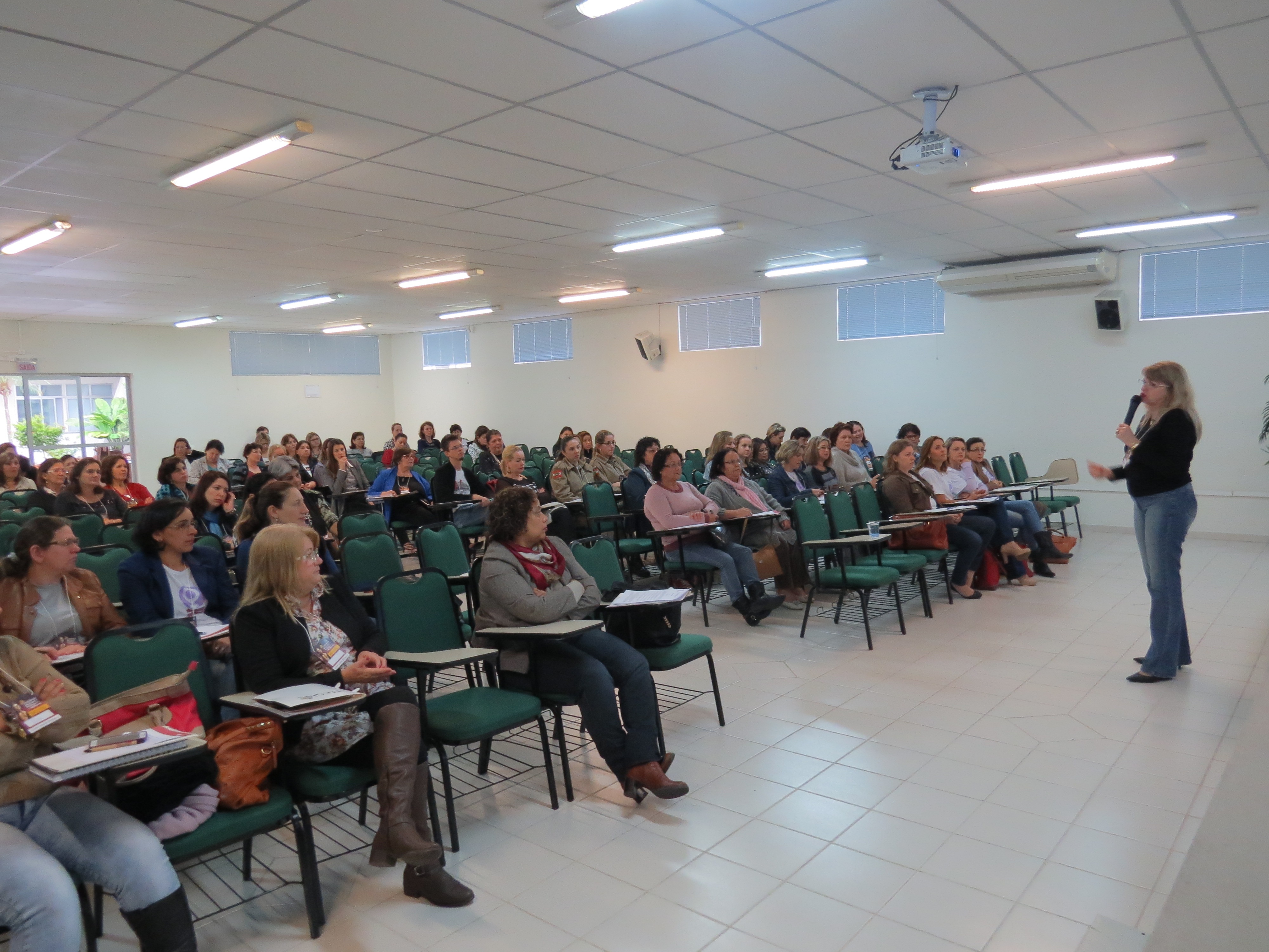 Read more about the article AMVALI prestigia abertura da Conferência Municipal de Políticas para as Mulheres