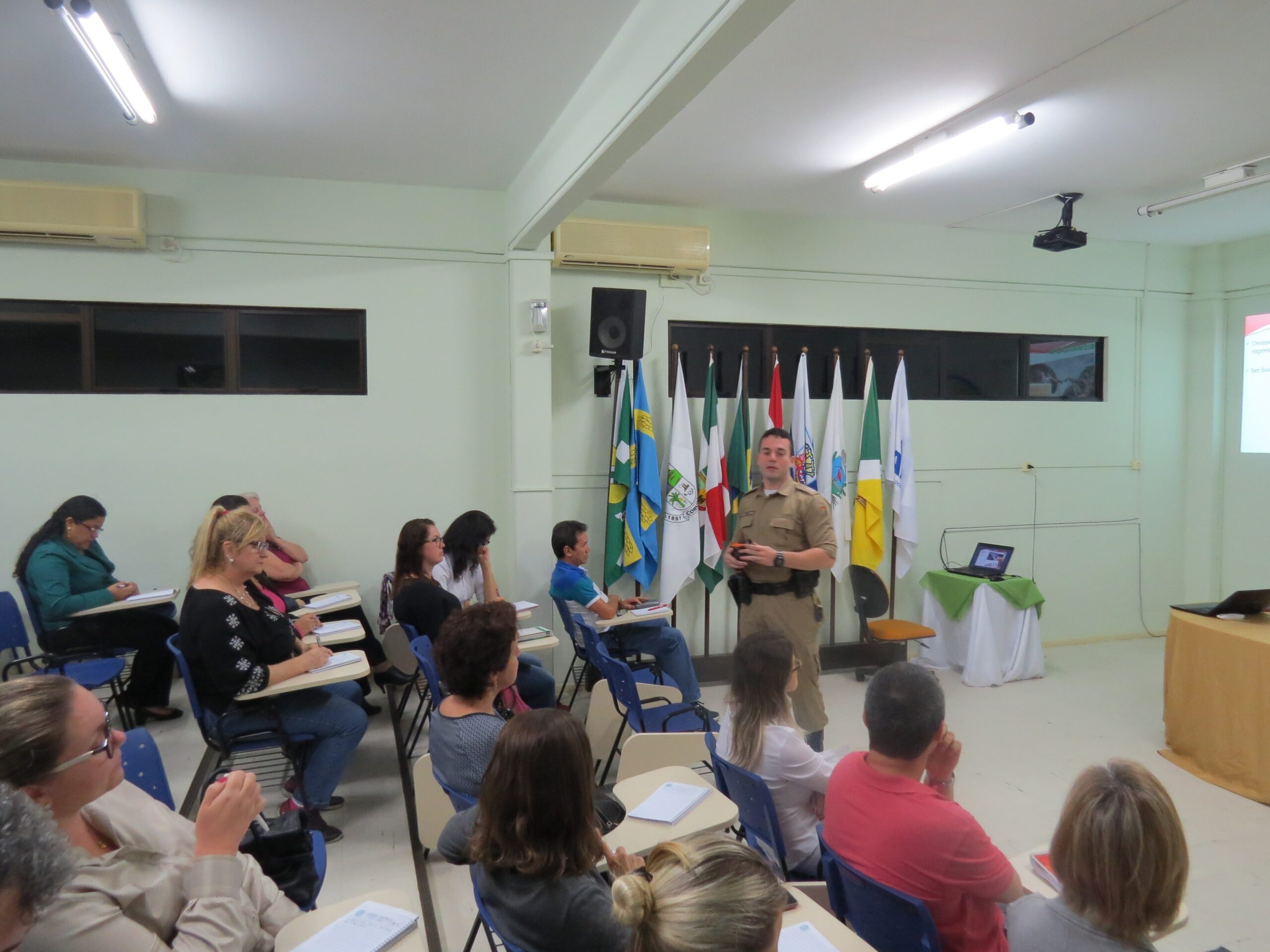 You are currently viewing Escola de Governo realiza a palestra “Direitos Humanos”