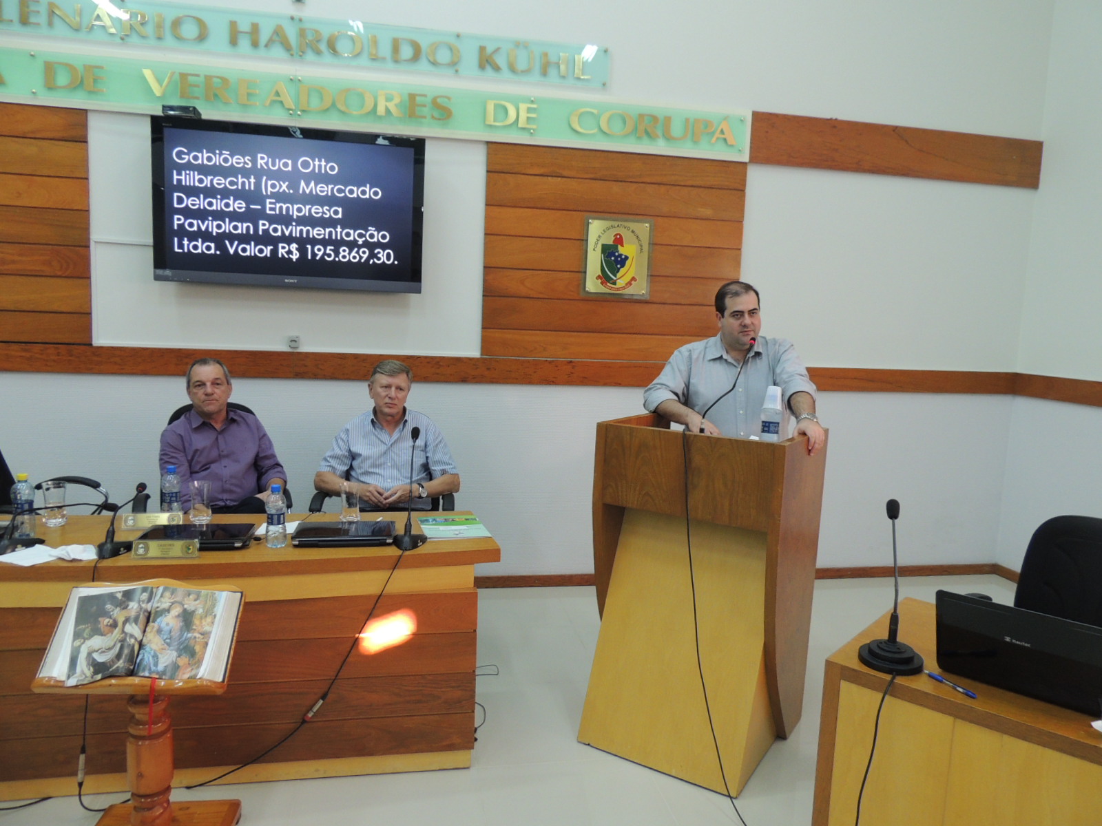 You are currently viewing Realizada reunião da Defesa Civil com assinatura de Ordens de Serviços.