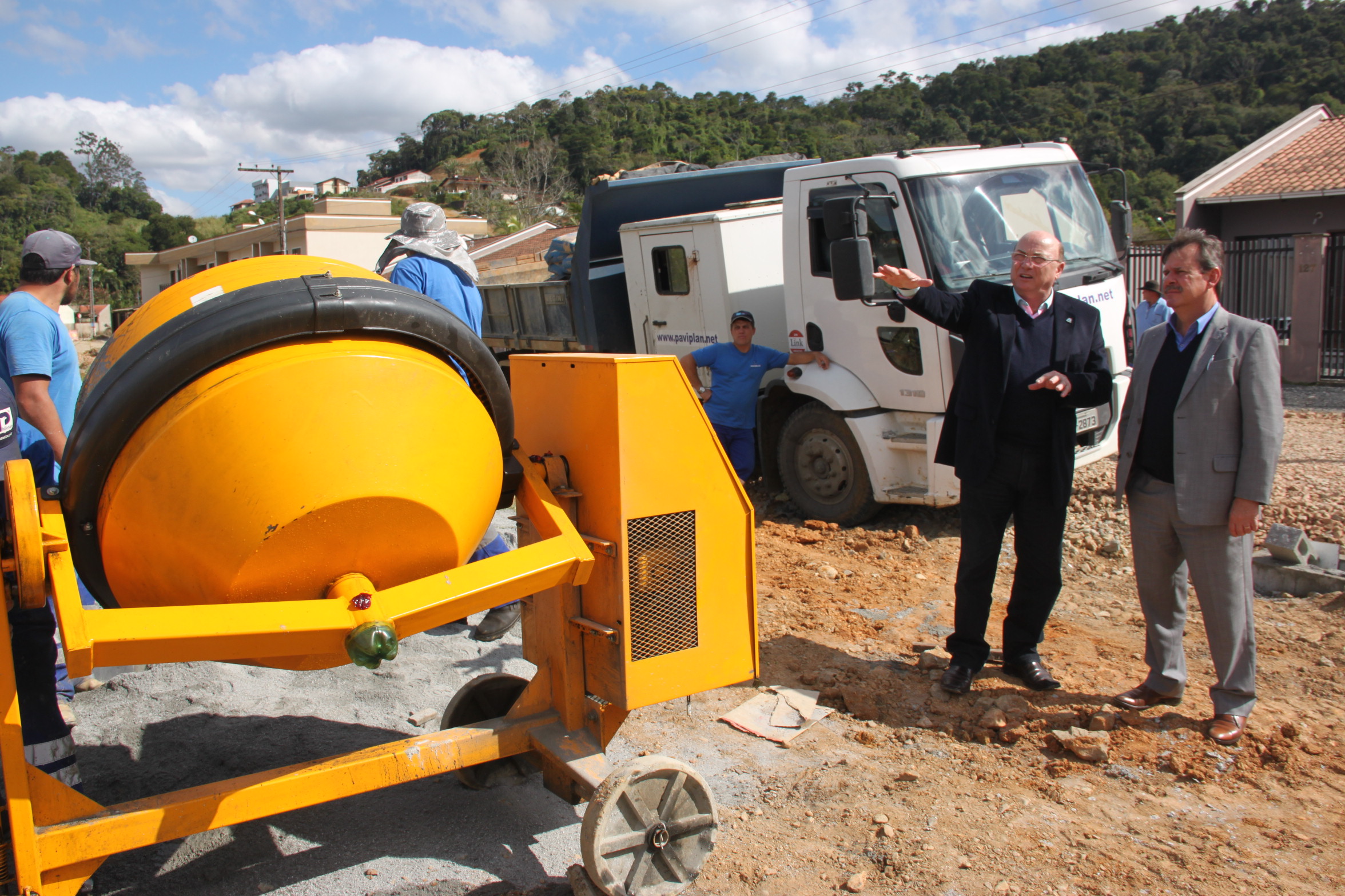 You are currently viewing Presidente do Badesc vistoria obras em Guaramirim