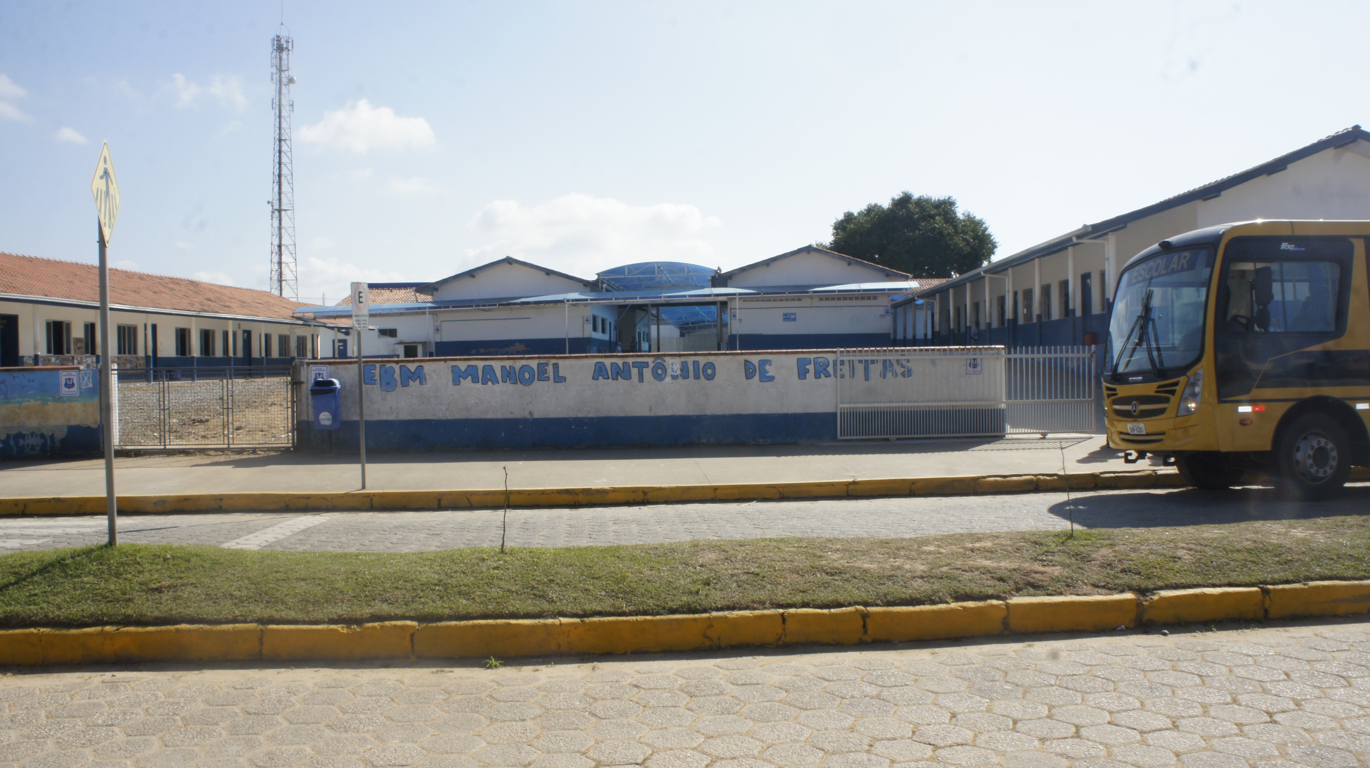 You are currently viewing AMVALI entrega projeto para melhorias em escola