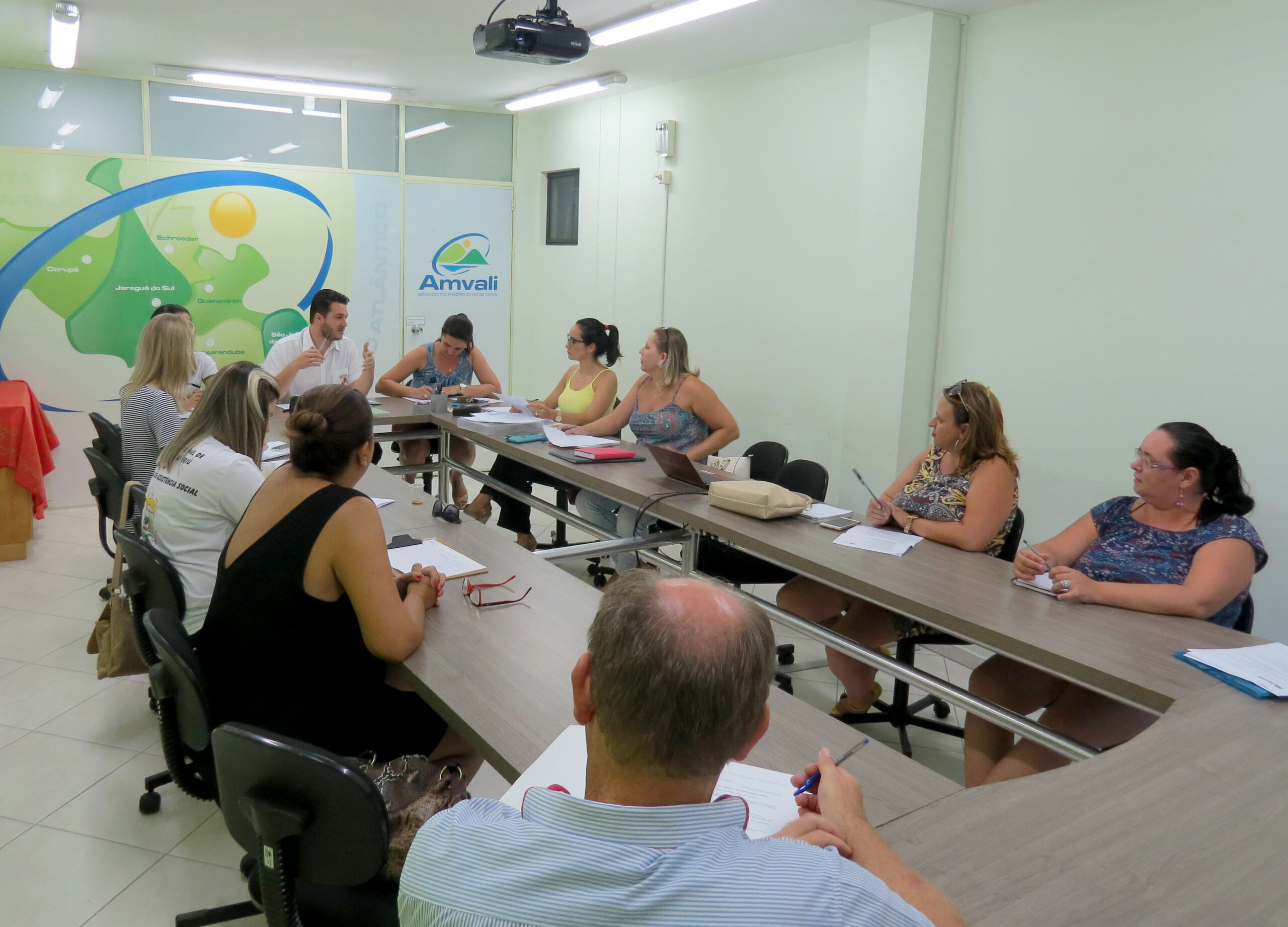 You are currently viewing Realizada a primeira reunião do Colegiado de Assistência Social da AMVALI