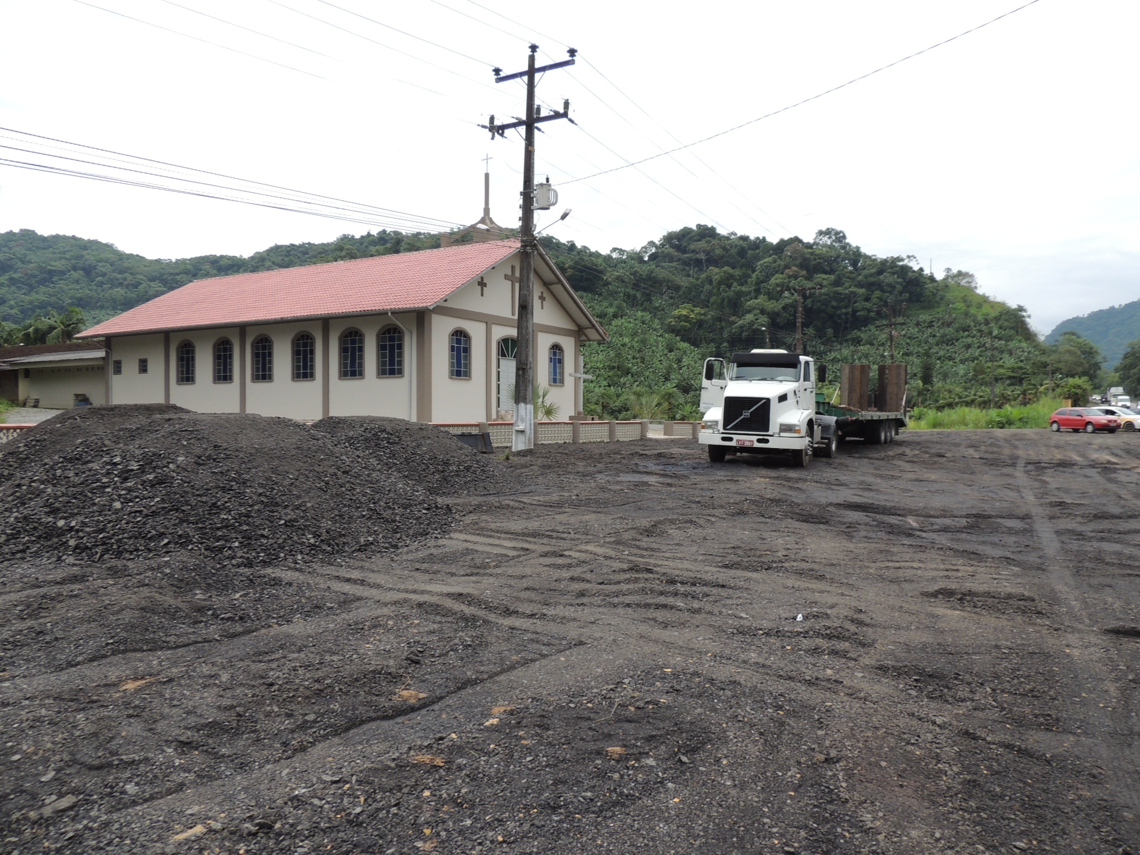 Read more about the article Material retirado de recapeamento na BR-280 é aproveitado nos acostamentos da rodovia em Corupá