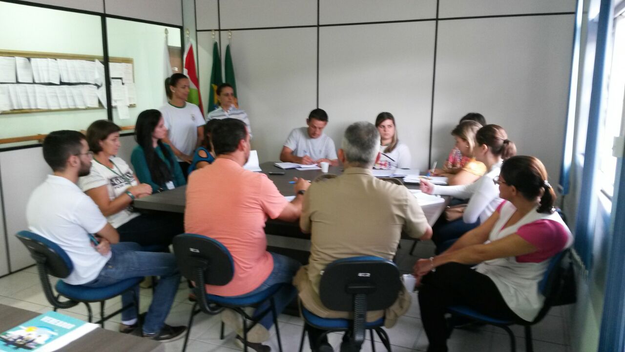 You are currently viewing Vereador Preocupado com segurança de alunos em Escola de São João do Itaperiú