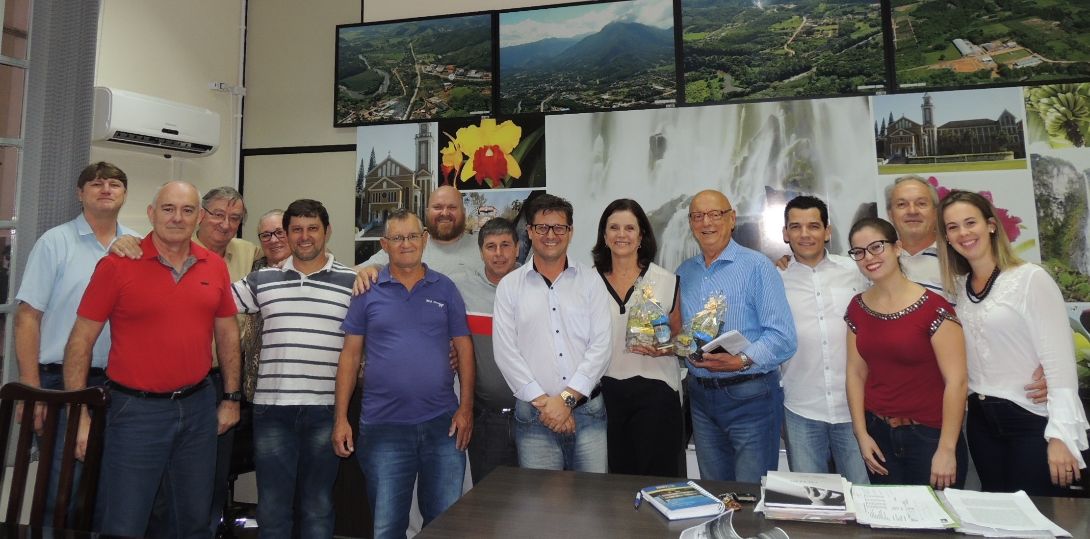 You are currently viewing Deputado Esperidião e Ângela Amin participam de reunião com prefeito e secretários em Corupá