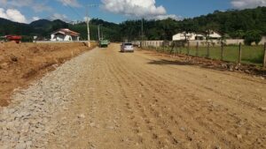 Read more about the article Secretaria de Obras trabalha na preparação de ruas para asfaltamento