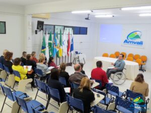 Read more about the article Realizada Reunião de Colegiado de Educação da AMVALI