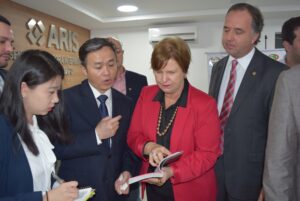 Read more about the article Encontro com chineses, avanços das pautas municipalistas e preocupação com a chuva marcam reunião do Conselho Político