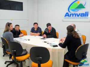 Read more about the article Realizada Reunião de Colegiado de Turismo da AMVALI