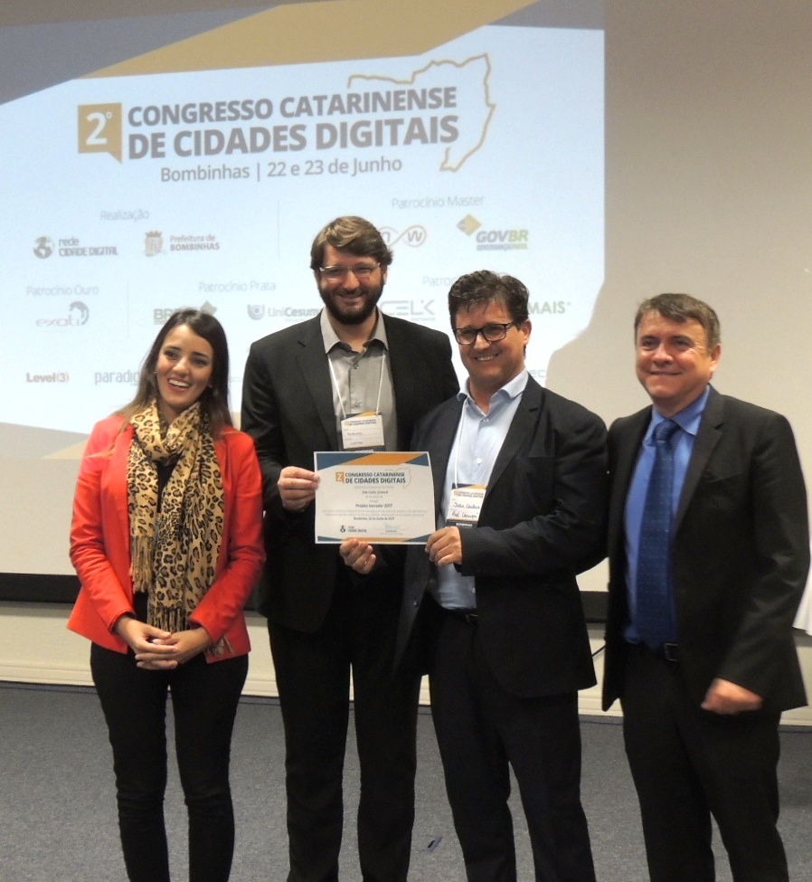 Read more about the article Prefeito Gottardi recebeu título por Projeto Inovador no Congresso das Cidades Digitais