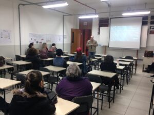 Read more about the article Serventes de centros de educação infantil recebem capacitação