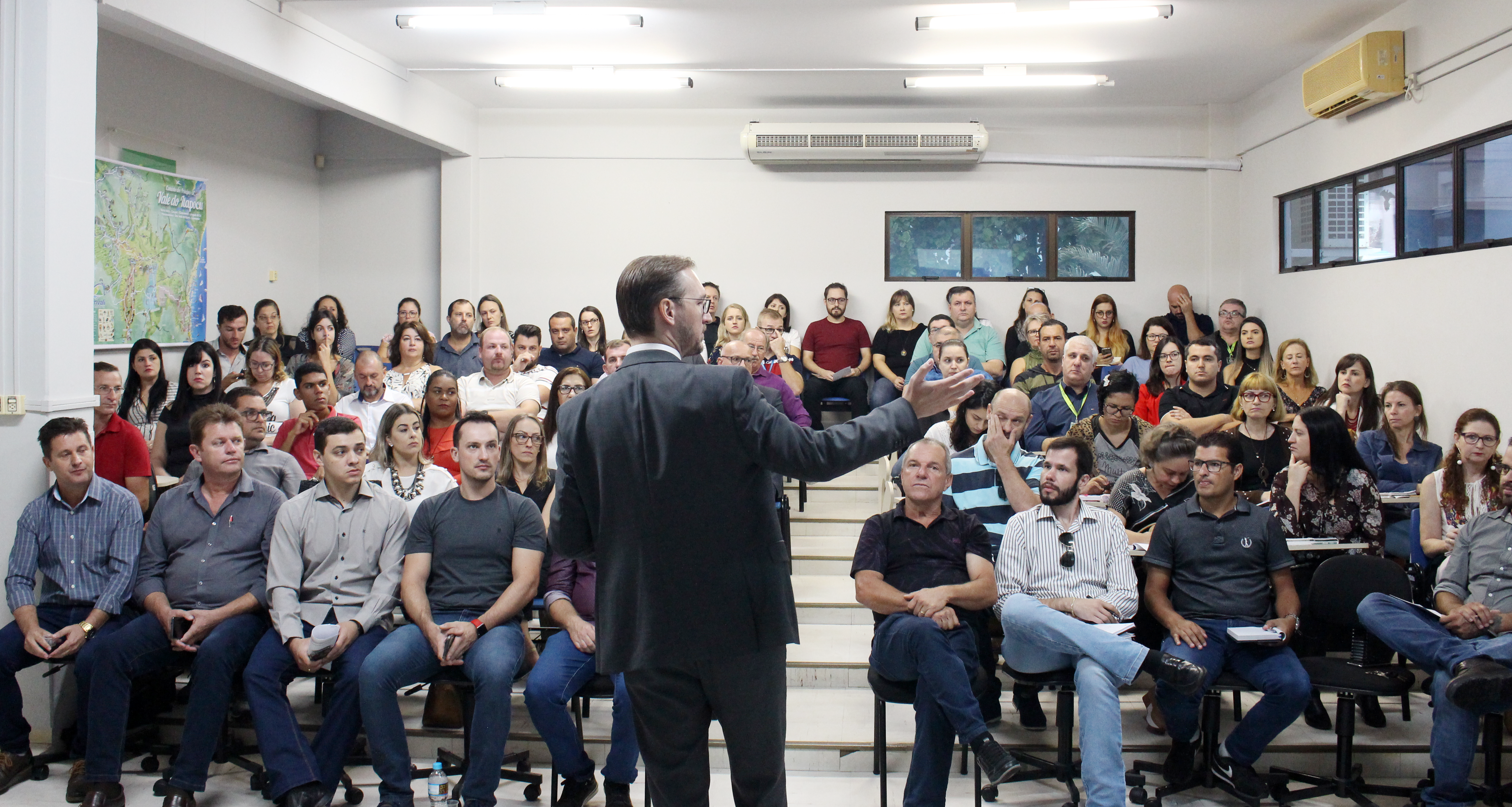 Read more about the article Amvali realiza curso sobre Condutas Vedadas para as eleições de 2020