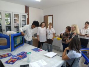 Read more about the article Secretaria Municipal de Educação adquire mesas digitais para atender alunos com deficiência