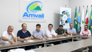 Read more about the article Amvali reúne prefeitos e secretários municipais para discutir ações de prevenção ao coronavírus