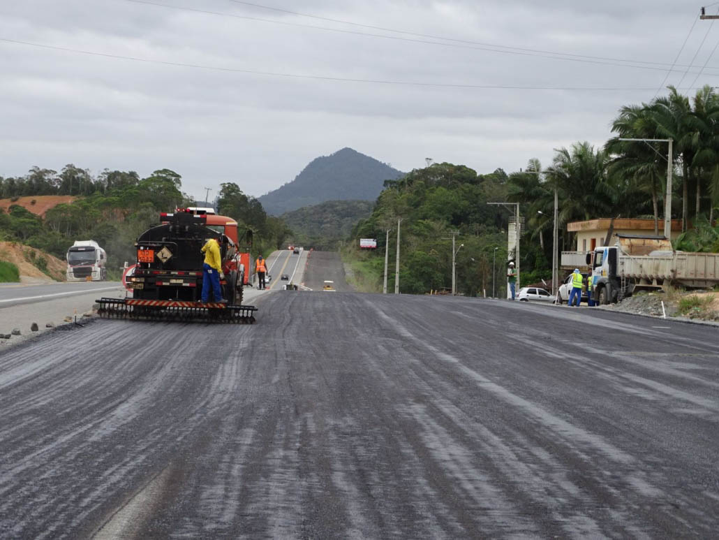 Read more about the article Amvali realiza análise para priorização de conclusão das obras na BR-280