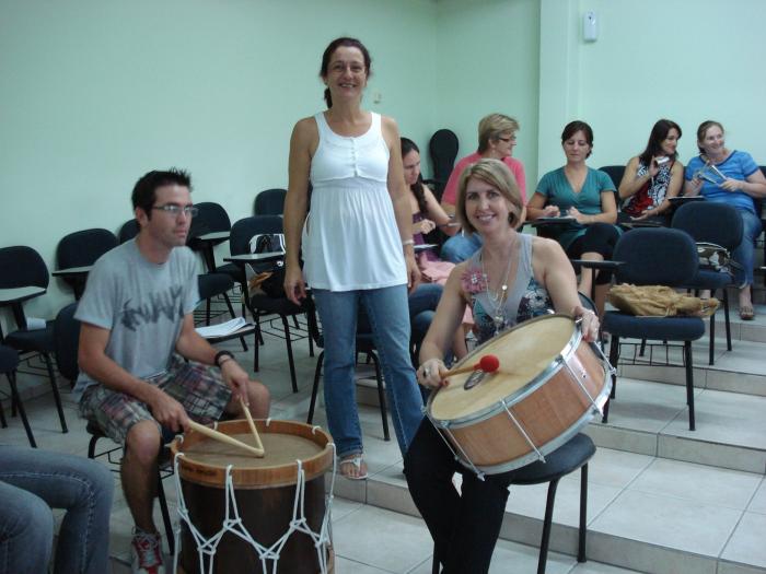 Read more about the article Professores participam de curso de música