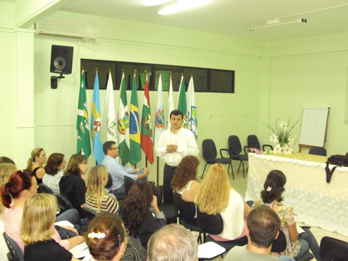 Read more about the article Escola de Governo debate Gestão de Pessoas