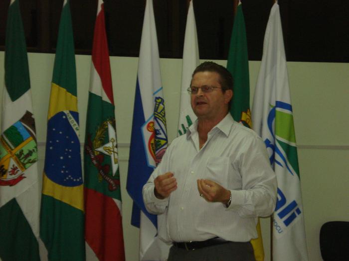 You are currently viewing Cenários econômicos são discutidos na Escola de Governo