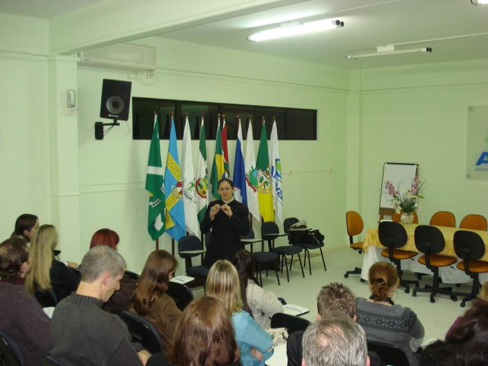 You are currently viewing Escola de Governo debate Cidadania e Associativismo