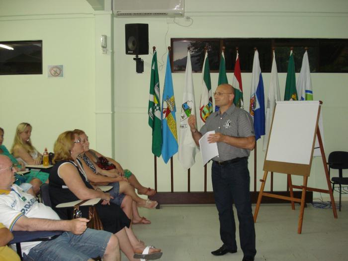 You are currently viewing Sistema Tributário é discutido na Escola de Governo