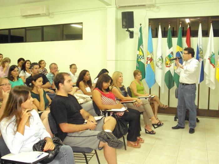 Read more about the article 10ª Turma da Escola de Governo inicia hoje