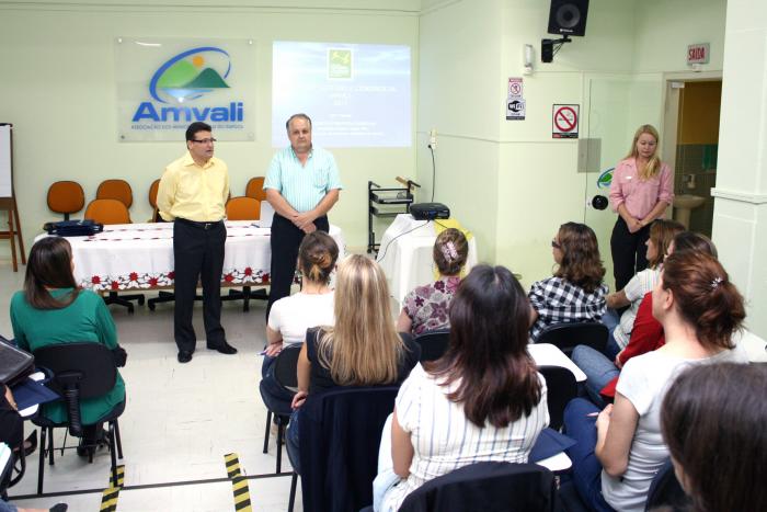 You are currently viewing Presidente da AMVALI prestigia início das aulas da Escola de Governo