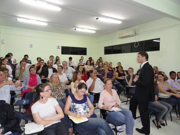 Read more about the article Escola de Governo debate sobre administração pública municipal