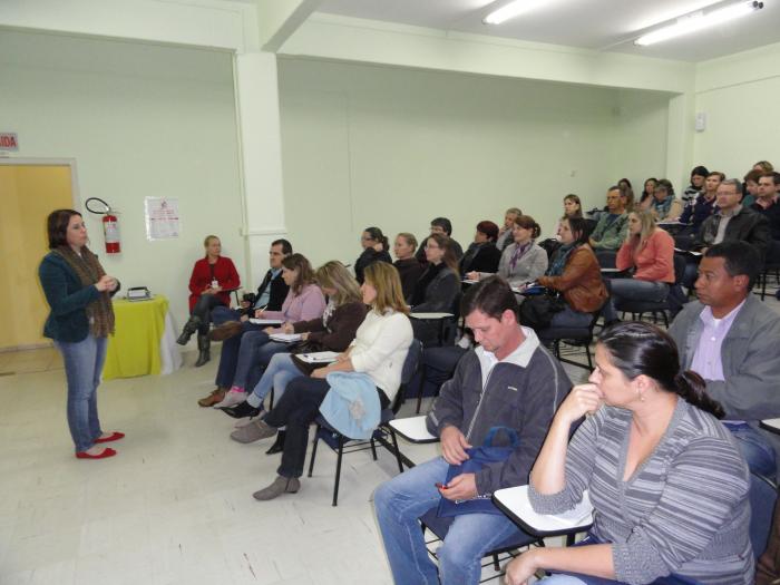 You are currently viewing Escola de Governo discute sobre políticas de assistência social