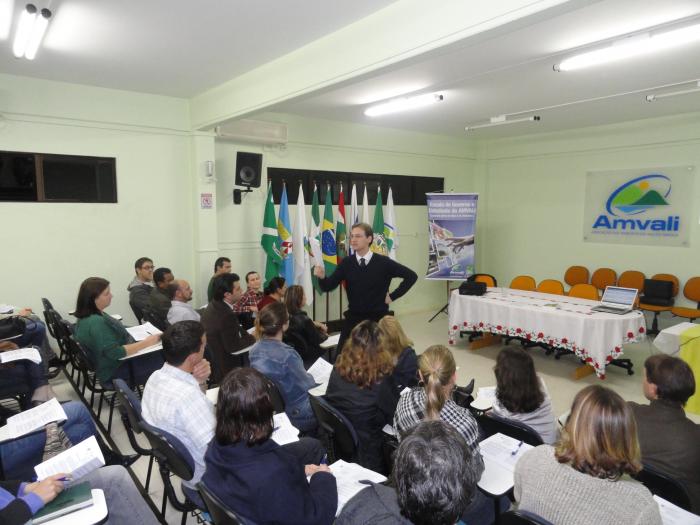 Read more about the article Escola de Governo debate sobre improbidade administrativa