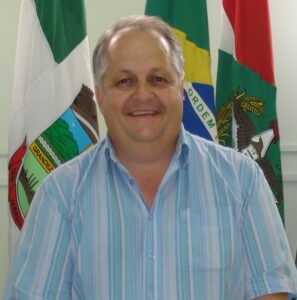 Read more about the article Presidente da AMVALI congratula Prefeitos