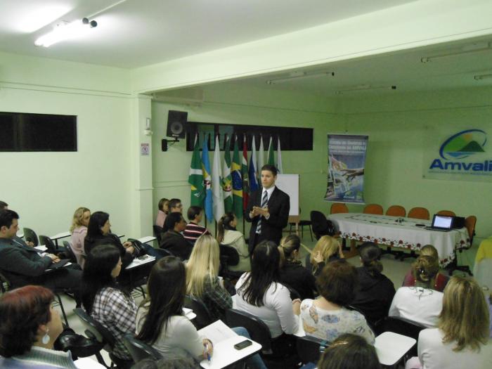 You are currently viewing Composição das receitas municipais é discutida na Escola de Governo