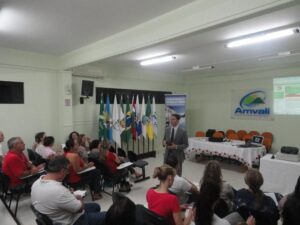 Read more about the article Diretor Executivo da FECAM palestra na Escola de Governo