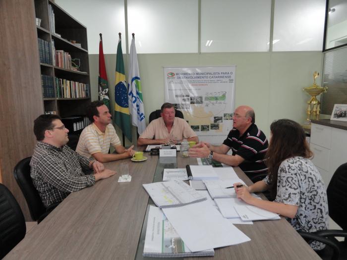 Read more about the article Prefeitos eleitos visitam AMVALI