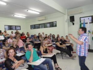 Read more about the article Diretor da Escola de Governo palestra sobre Estado e Federalismo