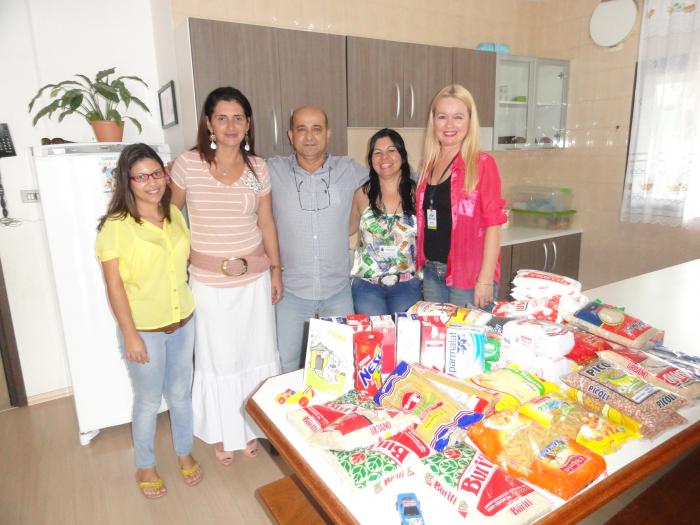 You are currently viewing Colegiado de Assistência Social da AMVALI entrega alimentos para o Lar da Criança