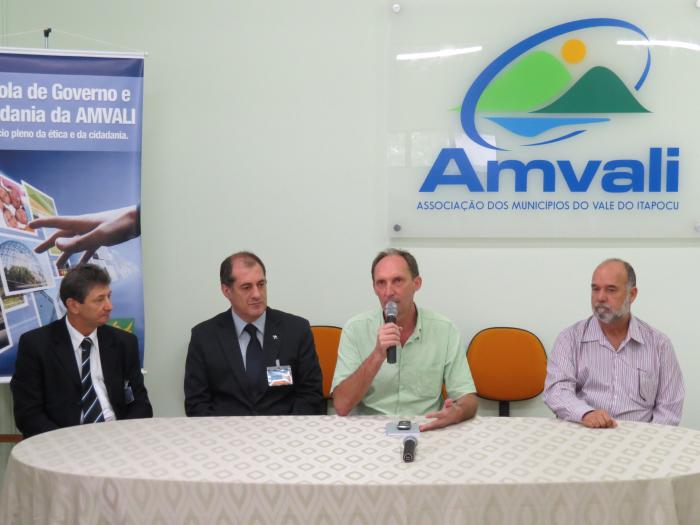 Read more about the article AMVALI e Caixa Econômica capacitam gestores públicos municipais