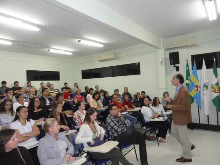 You are currently viewing Alunos debatem sobre formação política