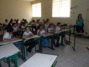 Read more about the article AMVALI realiza projeto nas escolas