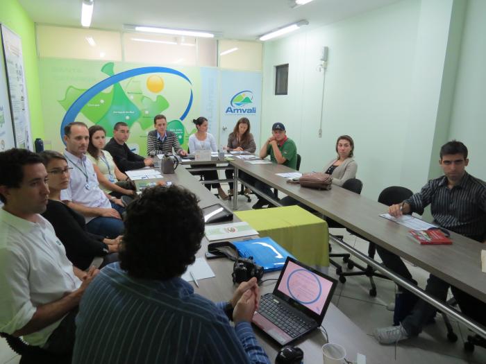 Read more about the article 1ª Reunião técnica sobre o PIGIRS aconteceu na AMVALI