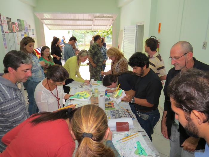 You are currently viewing Participantes do curso de educação ambiental confeccionam maquetes