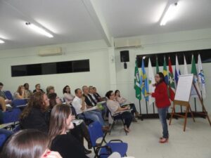 Read more about the article Alunos debatem sobre políticas de assistência social