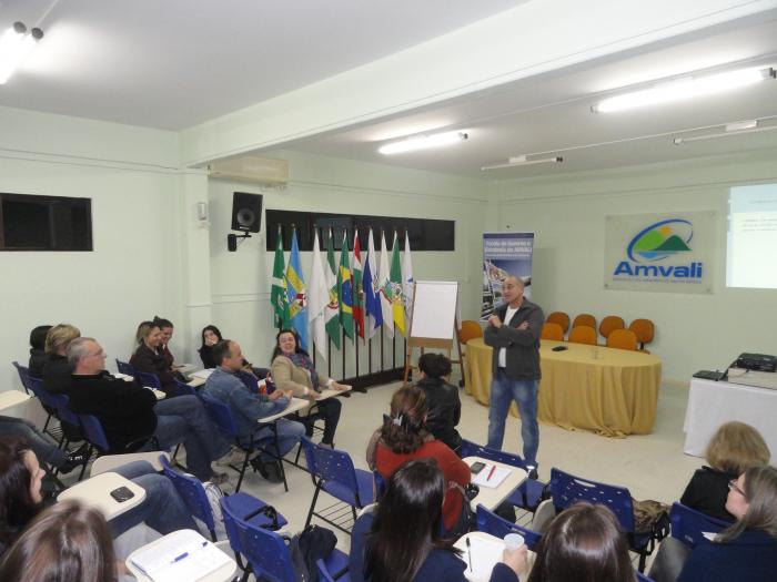 You are currently viewing Direitos do consumidor são discutidos na Escola de Governo e Cidadania