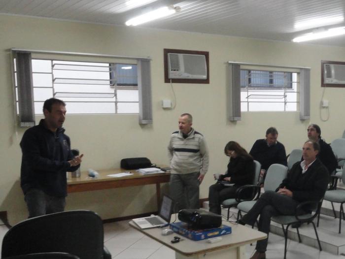 You are currently viewing Prefeito participa de reunião sobre plano de prevenção de cheias