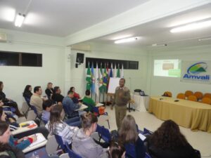 Read more about the article Major Jofrey palestra na Escola de Governo e Cidadania da AMVALI